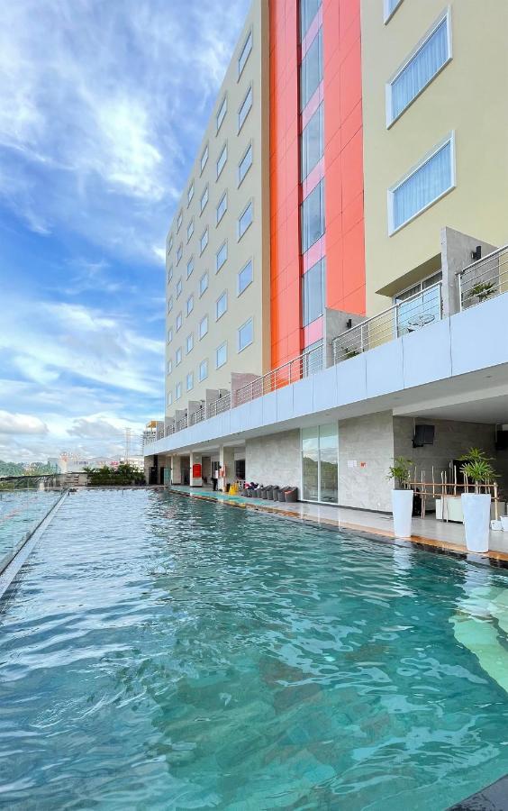 Harris Hotel Samarinda Kültér fotó