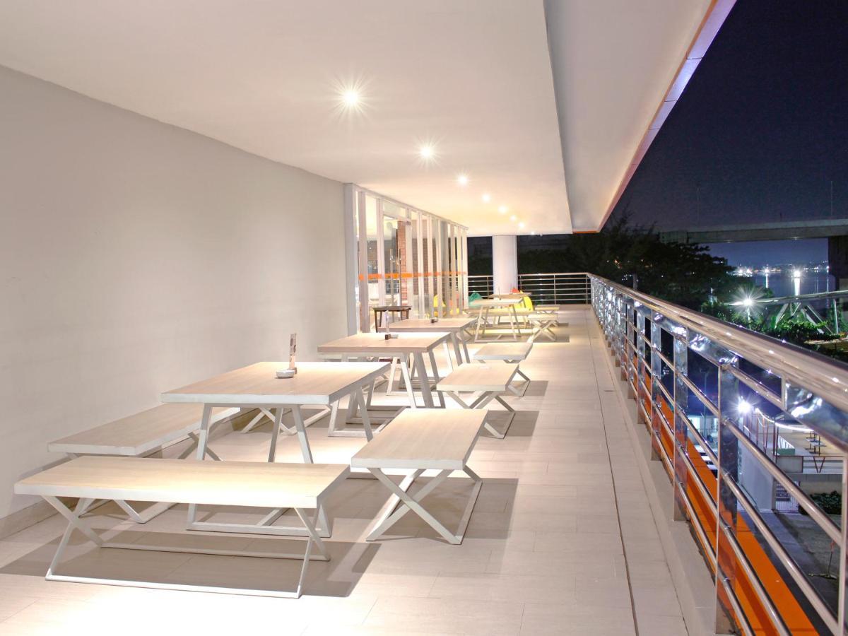 Harris Hotel Samarinda Kültér fotó