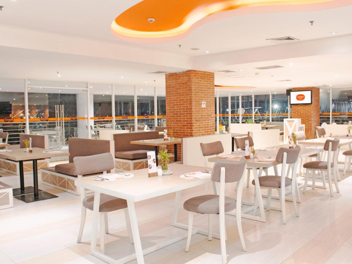 Harris Hotel Samarinda Kültér fotó