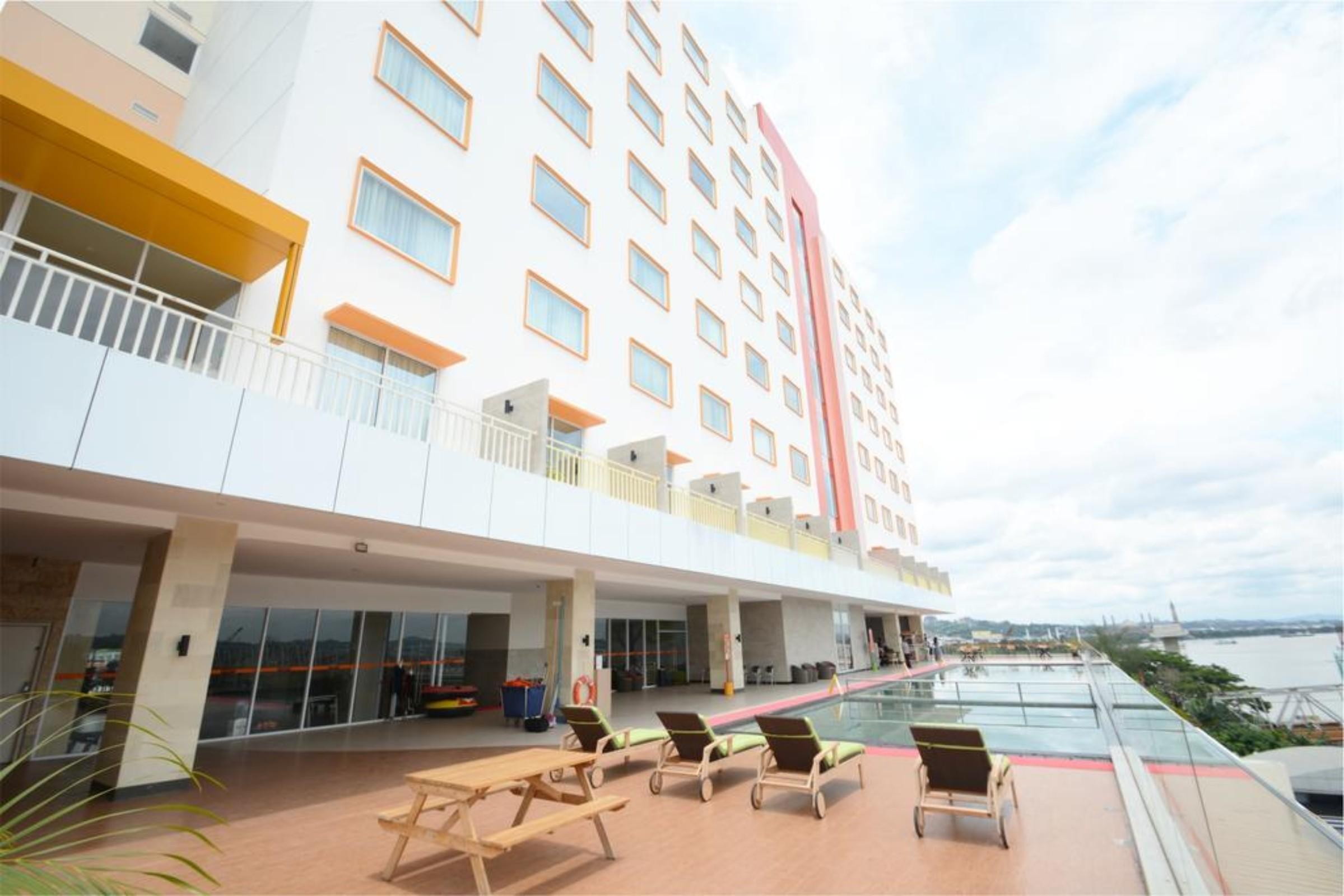 Harris Hotel Samarinda Kültér fotó